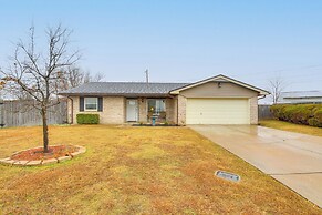 5 Mi to Museum of the Great Plains: Home w/ Patio