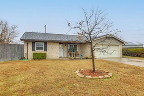 5 Mi to Museum of the Great Plains: Home w/ Patio