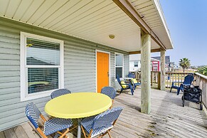 Walk to Gulf: Surfside Beach Home w/ Deck
