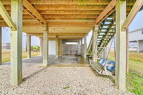 Walk to Gulf: Surfside Beach Home w/ Deck