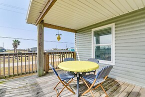 Walk to Gulf: Surfside Beach Home w/ Deck