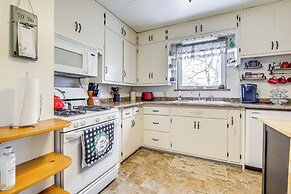1 Mi to Lambeau Field: Residential Home w/ Yard