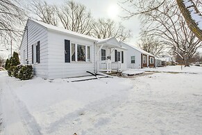 1 Mi to Lambeau Field: Residential Home w/ Yard