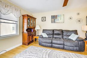 1 Mi to Lambeau Field: Residential Home w/ Yard