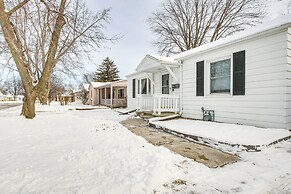 1 Mi to Lambeau Field: Residential Home w/ Yard