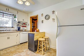 1 Mi to Lambeau Field: Residential Home w/ Yard