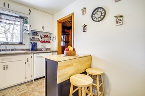 1 Mi to Lambeau Field: Residential Home w/ Yard