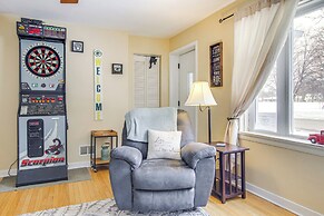 1 Mi to Lambeau Field: Residential Home w/ Yard