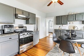 2 Mi to Governor Notte Park: Apt w/ Balcony!