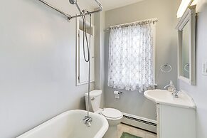 2 Mi to Governor Notte Park: Apt w/ Balcony!