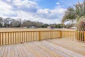 Charming Retreat w/ Games & Yard in Oglethorpe!