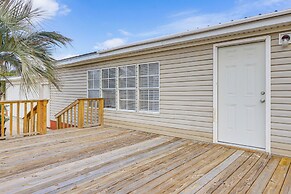 Charming Retreat w/ Games & Yard in Oglethorpe!