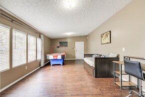 Charming Retreat w/ Games & Yard in Oglethorpe!