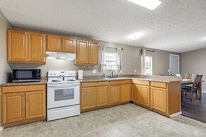 Charming Retreat w/ Games & Yard in Oglethorpe!