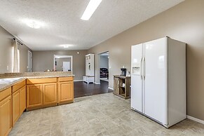 Charming Retreat w/ Games & Yard in Oglethorpe!