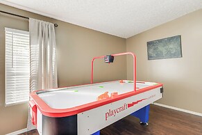 Charming Retreat w/ Games & Yard in Oglethorpe!