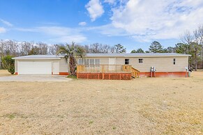 Charming Retreat w/ Games & Yard in Oglethorpe!