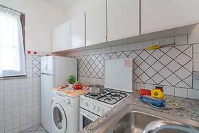 Comfort and Privacy for 4 Guests by La Pelosa Beach