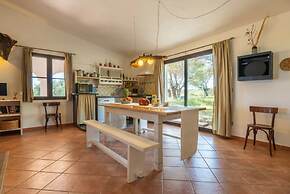 Lovely Cottage With Private Wide Garden Near Orosei