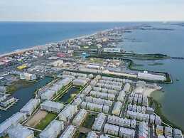 Sunset Island - 39 Fountain Drive West 3f 3 Bedroom Condo