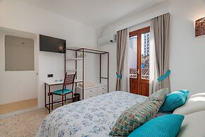 Sorella Luna Room Boutique