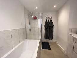 Apartmentsleeps8-wifi-famillyfriendly-citycentre