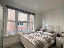 Spacious1br-6guests-walktoshops-fastwifi