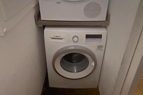 Spacious1br-6guests-walktoshops-fastwifi