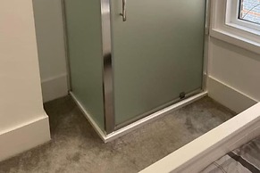 Spacious1br-6guests-walktoshops-fastwifi