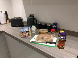 Spacious1br-6guests-walktoshops-fastwifi
