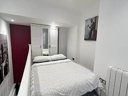 Spacious1br-6guests-walktoshops-fastwifi