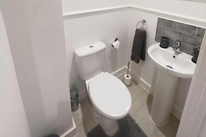 Spacious1br-6guests-walktoshops-fastwifi