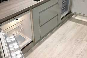 Spacious1br-6guests-walktoshops-fastwifi
