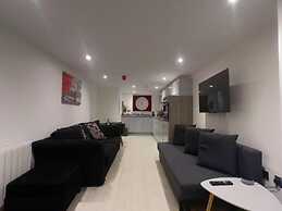 Spacious1br-6guests-walktoshops-fastwifi