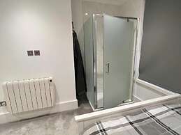 Spacious1br-6guests-walktoshops-fastwifi