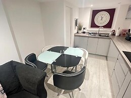 Spacious1br-6guests-walktoshops-fastwifi