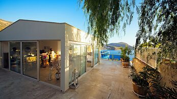 Asfiya Sea View Hotel