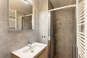 Chalet With a Dishwasher, in a Car-free Park