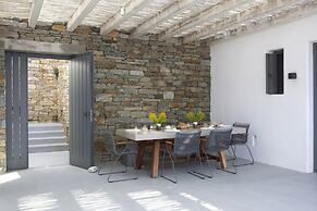 Houses G Y in Kardiani Tinos