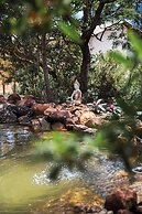 Chale Independente com Lago Natural - Esmeralda