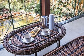 Chale Independente com Lago Natural - Esmeralda