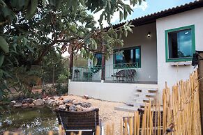 Chale Independente com Lago Natural - Esmeralda