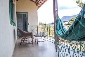 Chale Independente com Lago Natural - Esmeralda