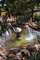 Chale Independente com Lago Natural - Esmeralda