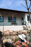 Chale Independente com Lago Natural - Esmeralda