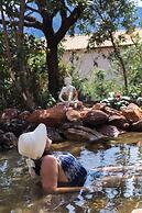 Chale Independente com Lago Natural - Esmeralda