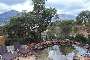 Chale Independente com Lago Natural - Esmeralda