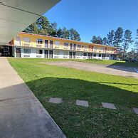 2 queen beds hotel studio 107 Hot tub