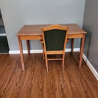 2 queen beds hotel studio 107 Hot tub