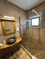 Arapis Rooms & Suites